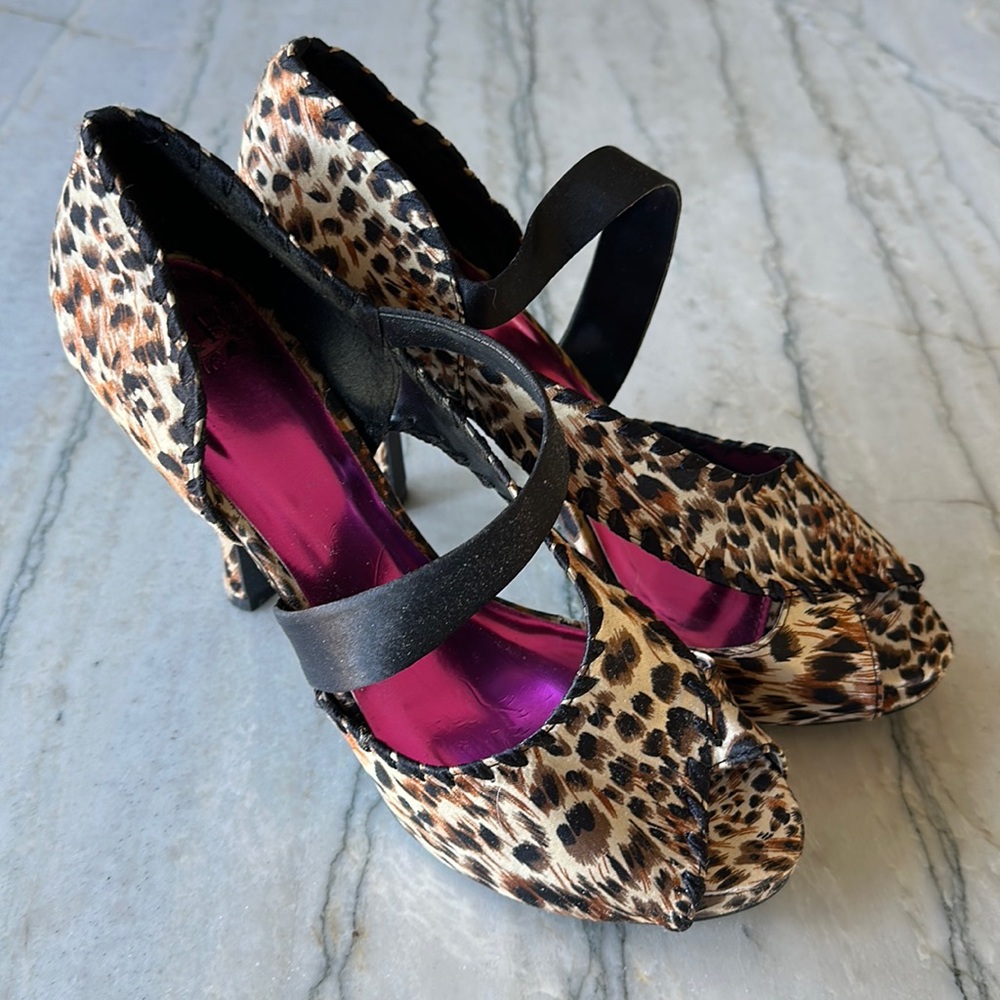 Buckle Perfect Condition Leopard Print Heals - Size 9 - Free Shipping
